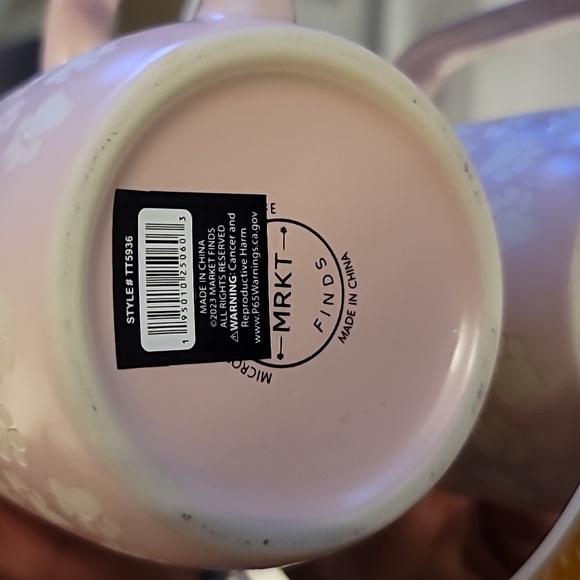 Market Finds Debossed Ivory Paw Prints Pastel Pink Ceramic Coffee Mug - Picture 3 of 4